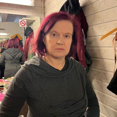 In der Garderobe eines Theaters